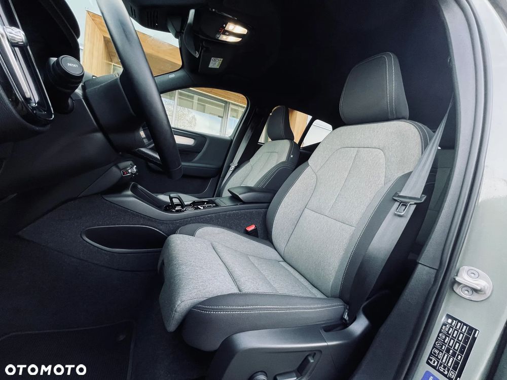 Volvo XC 40 B3 Plus Dark - 23