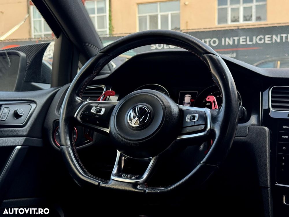 Volkswagen Golf - 10
