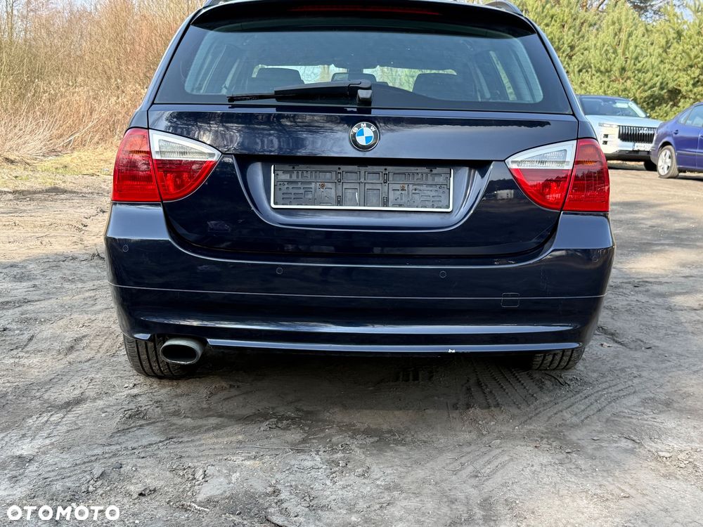 ZDERZAK TYLNY BMW E90 KOMBI  MONACOBLAU METALLIC - 1