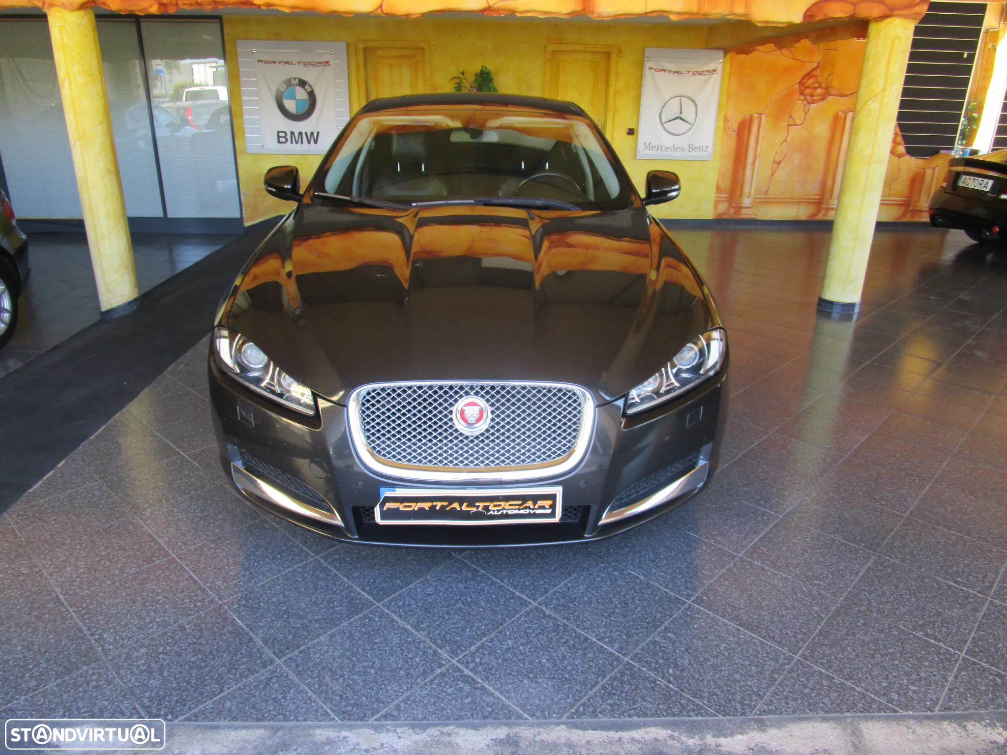 Jaguar XF 2.2 D R-Sport - 26