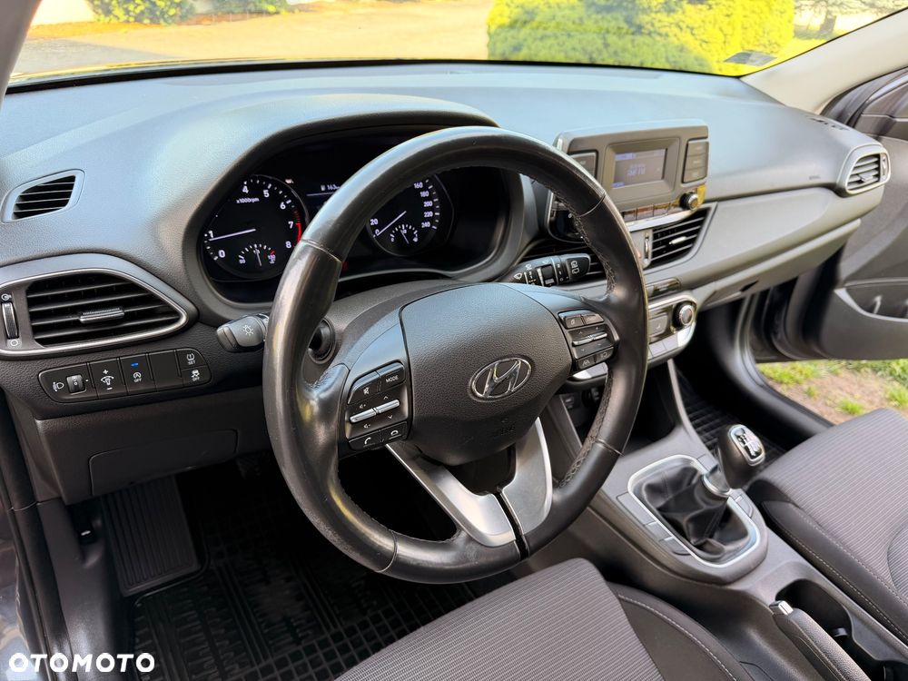 Hyundai i30 1.5 DPI Classic + - 19