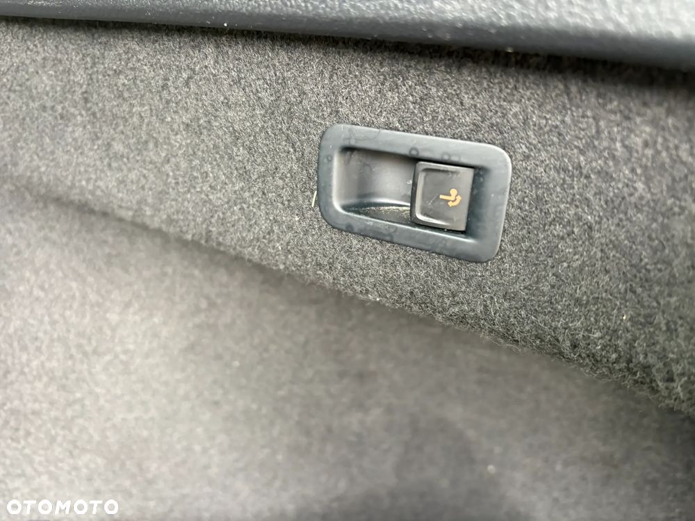 Volkswagen Passat Variant 1.6 TDI SCR BlueMotion Trendline - 12