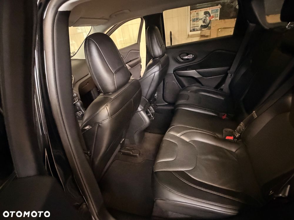 Jeep Cherokee - 28