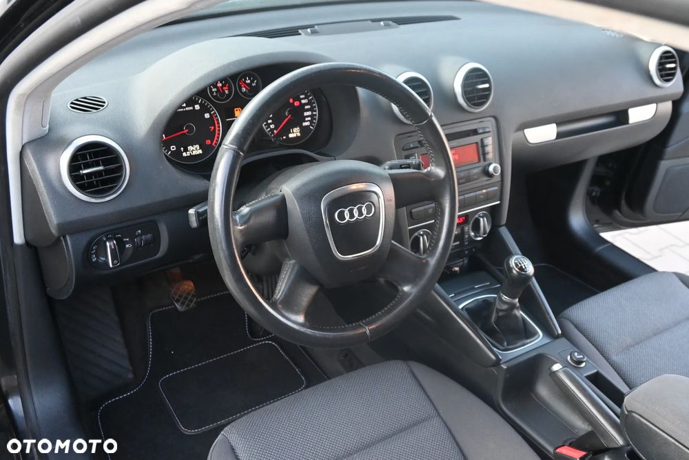 Audi A3 3-drzwiowe 1.6 Attraction - 23