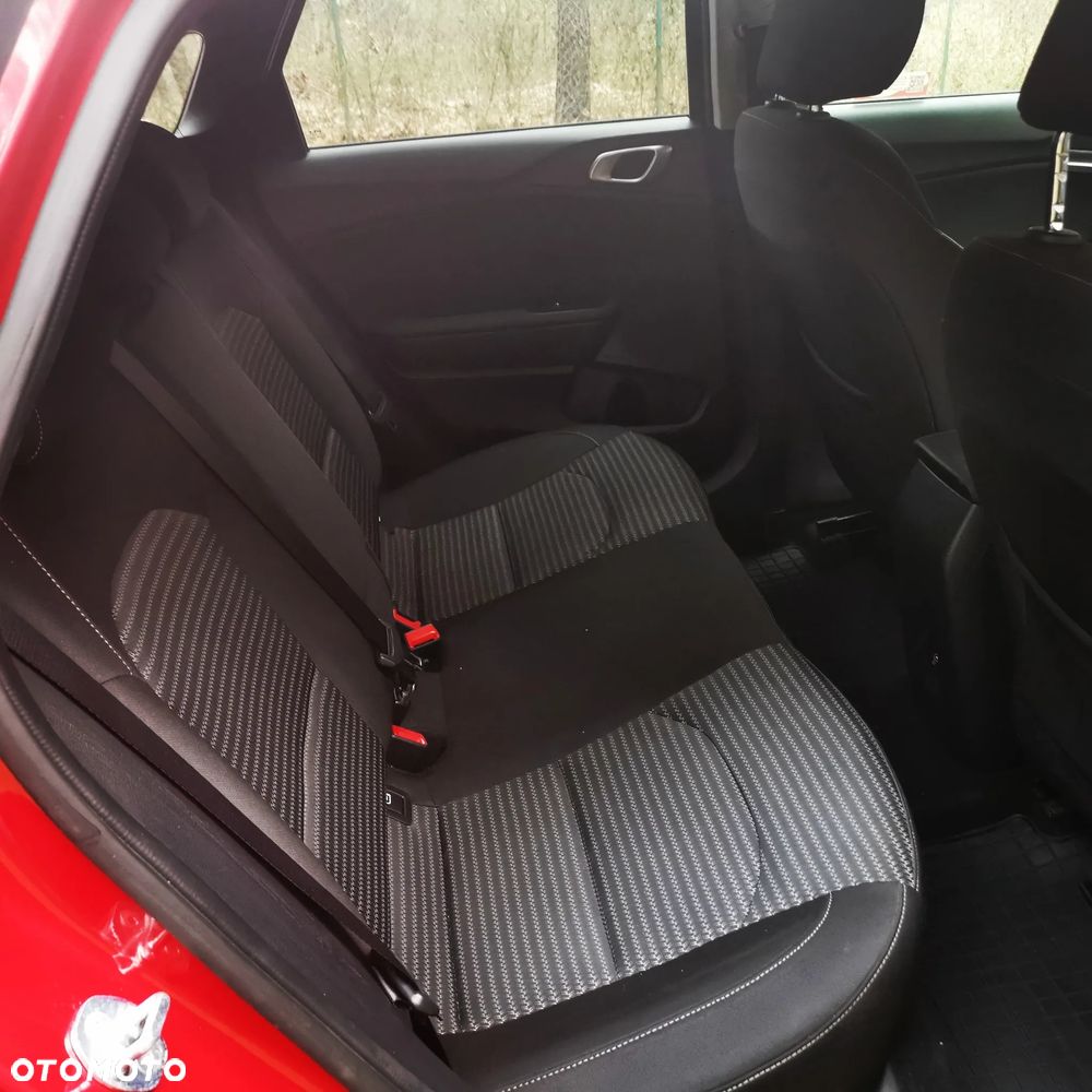 Kia Ceed - 11