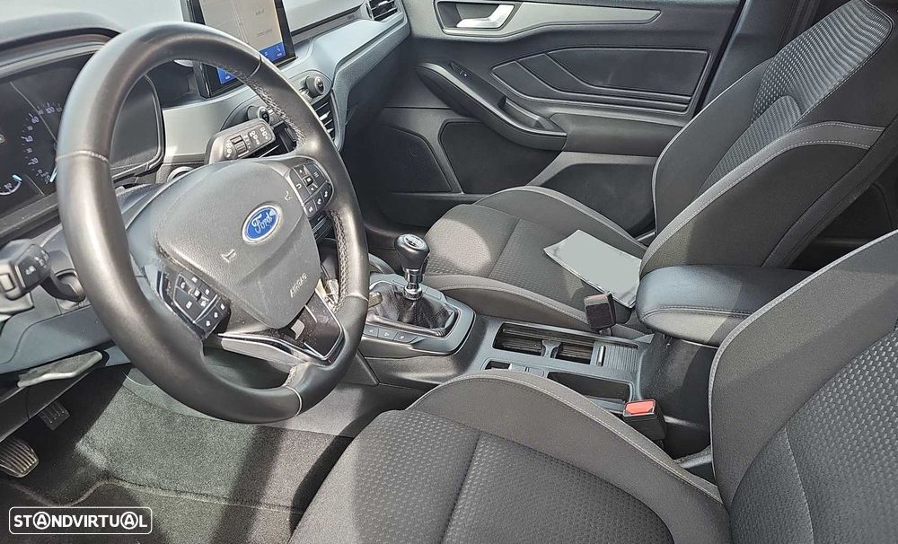 Ford Focus 1.0 EcoBoost MHEV Connected Design - 4