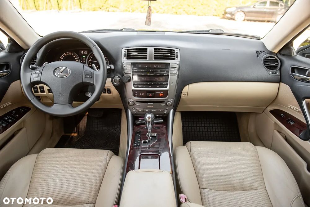 Lexus IS - 24