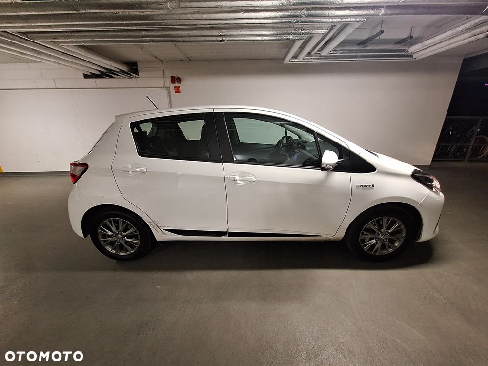 Toyota Yaris Hybrid 100 Dynamic - 4