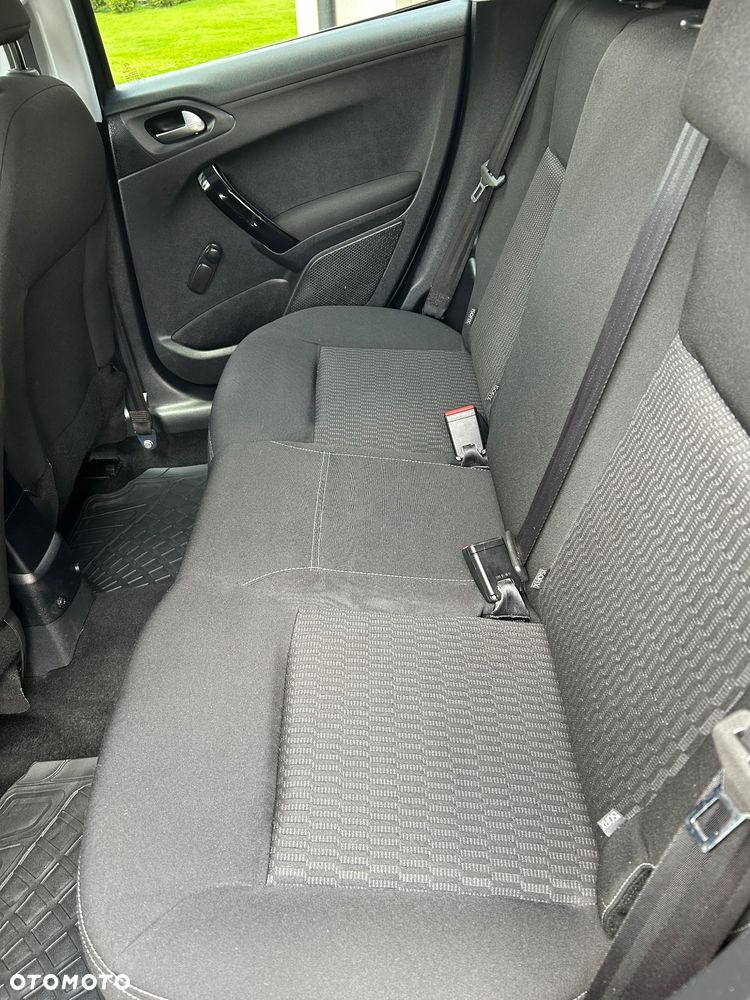 Peugeot 208 - 16