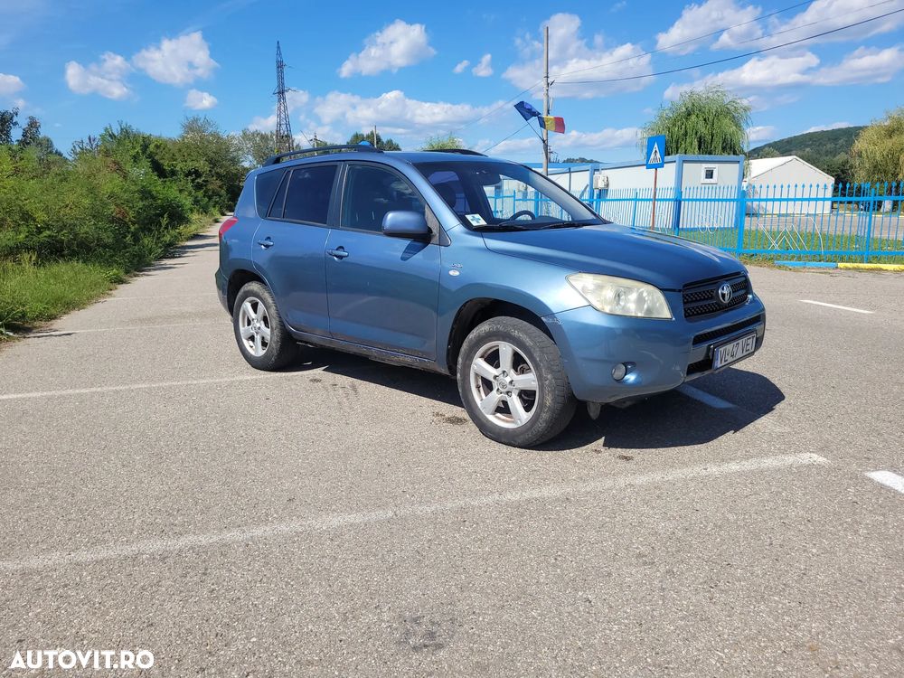 Toyota RAV4 2.2 D-4D Luxury - 2