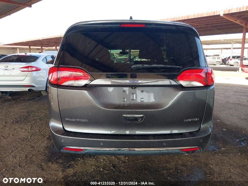 Chrysler Pacifica - 7