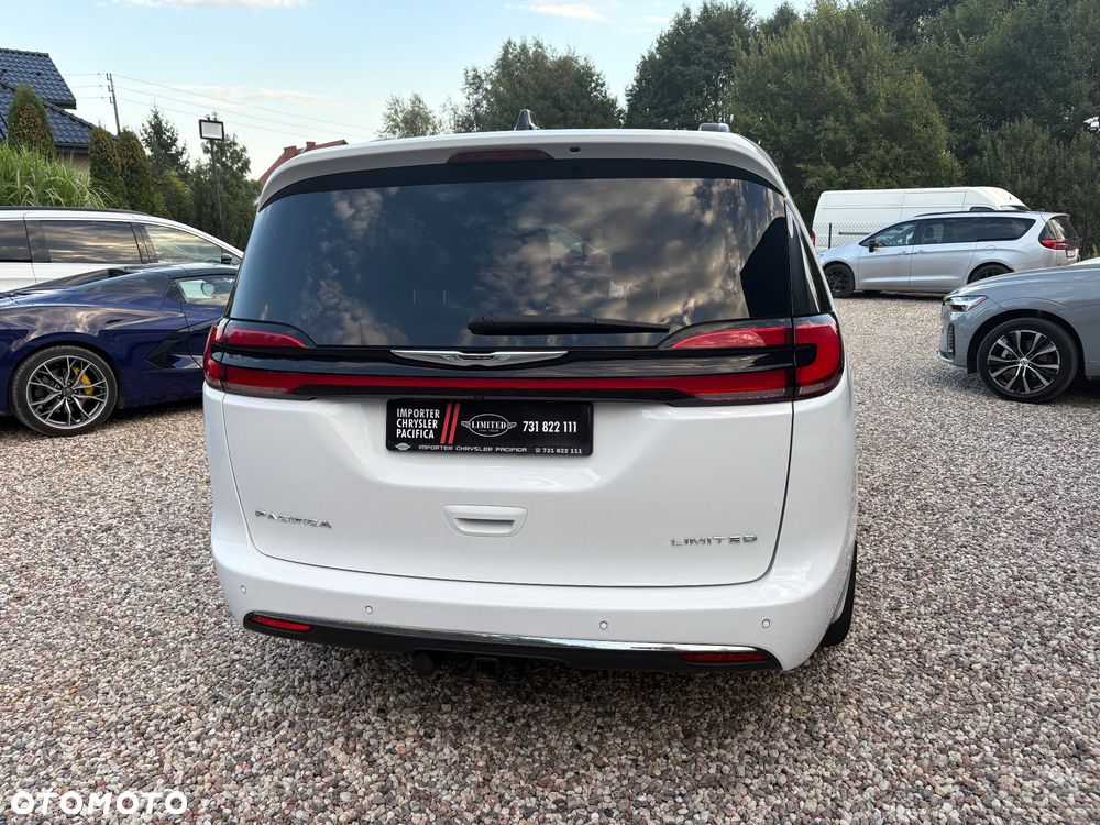 Chrysler Pacifica - 5