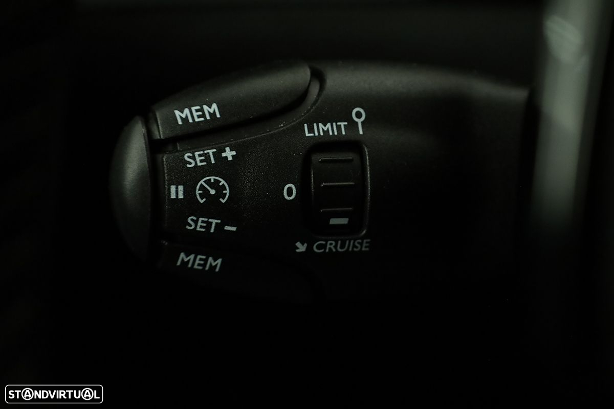 Peugeot 2008 1.2 PureTech Allure - 18