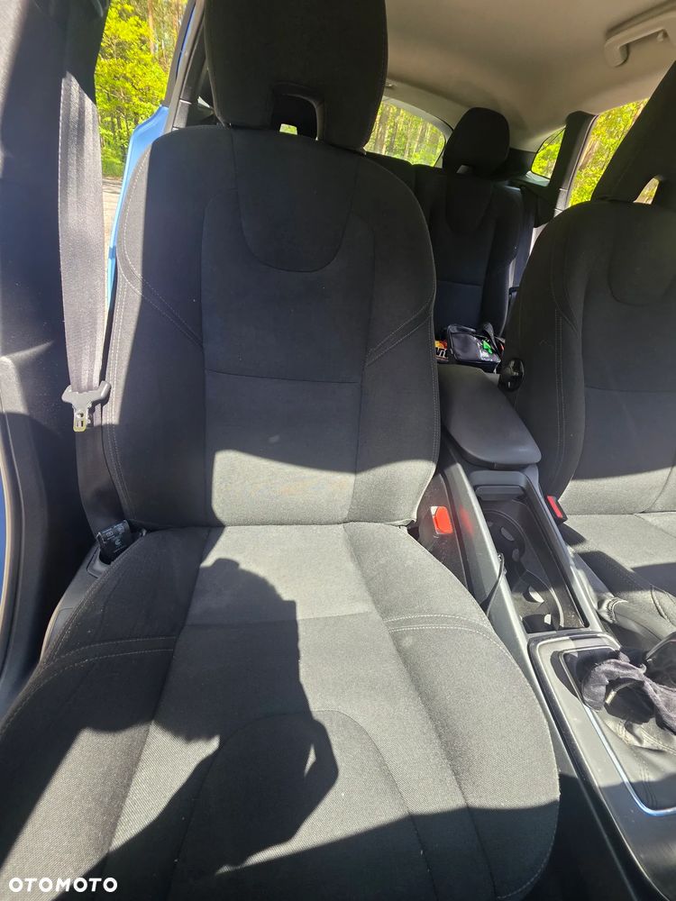 Volvo V40 D4 Momentum - 19