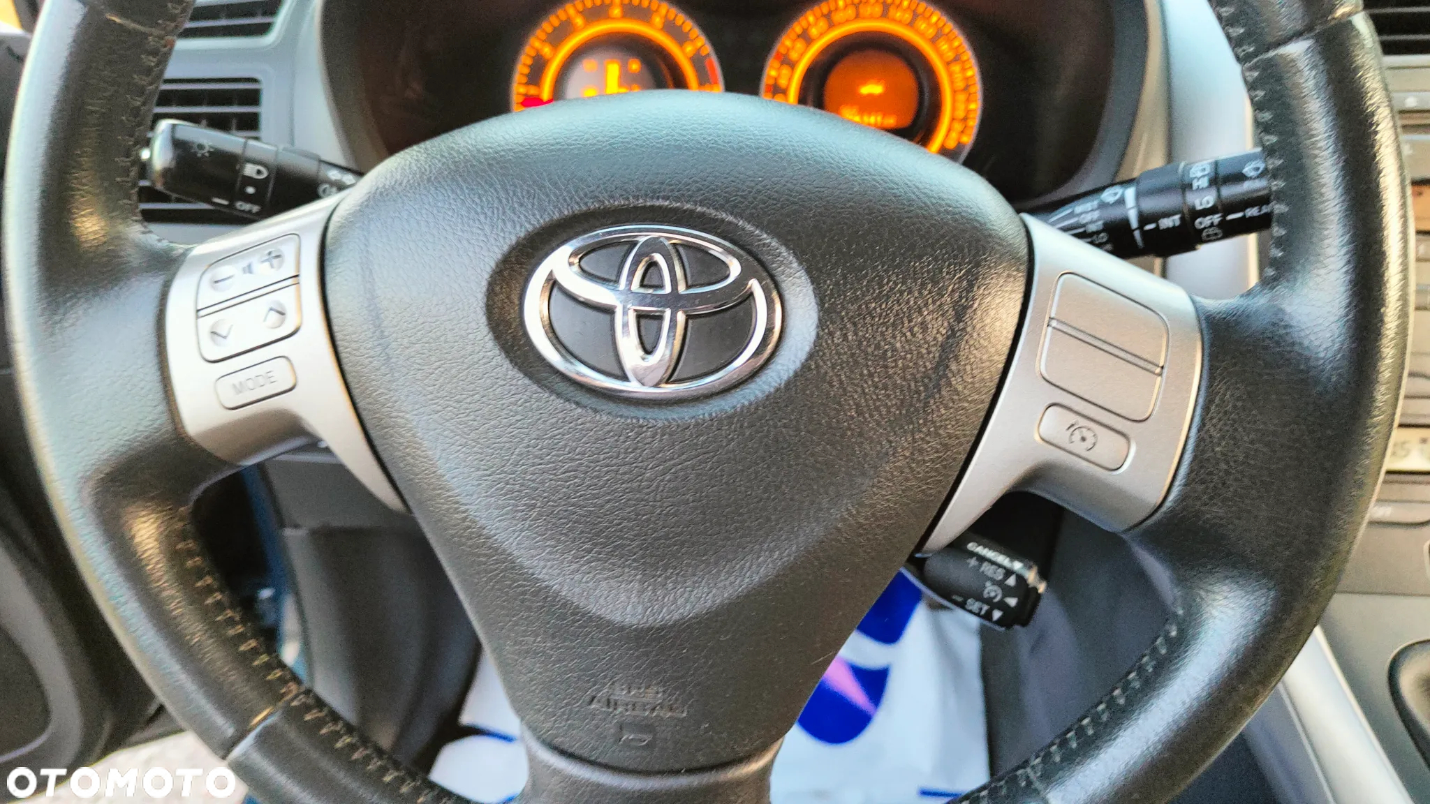 Toyota Auris 1.6 VVT-i Premium - 22