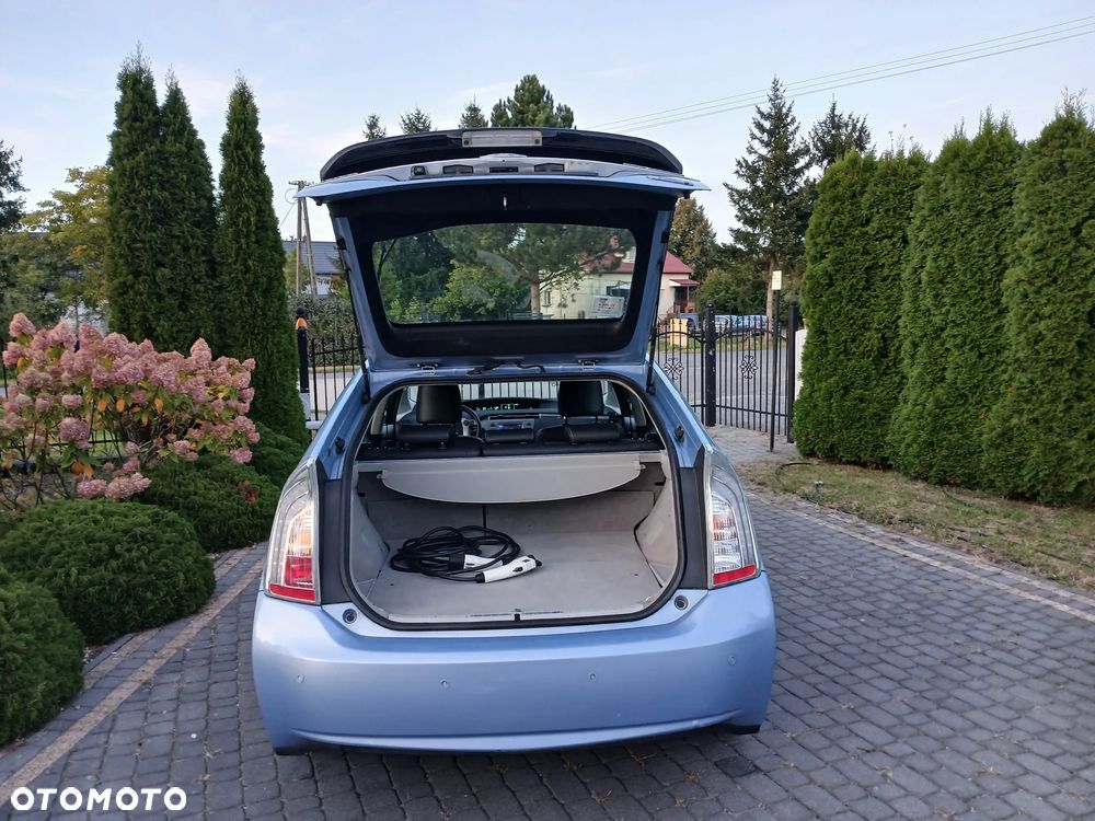 Toyota Prius 1.8 HSD Prestige - 26