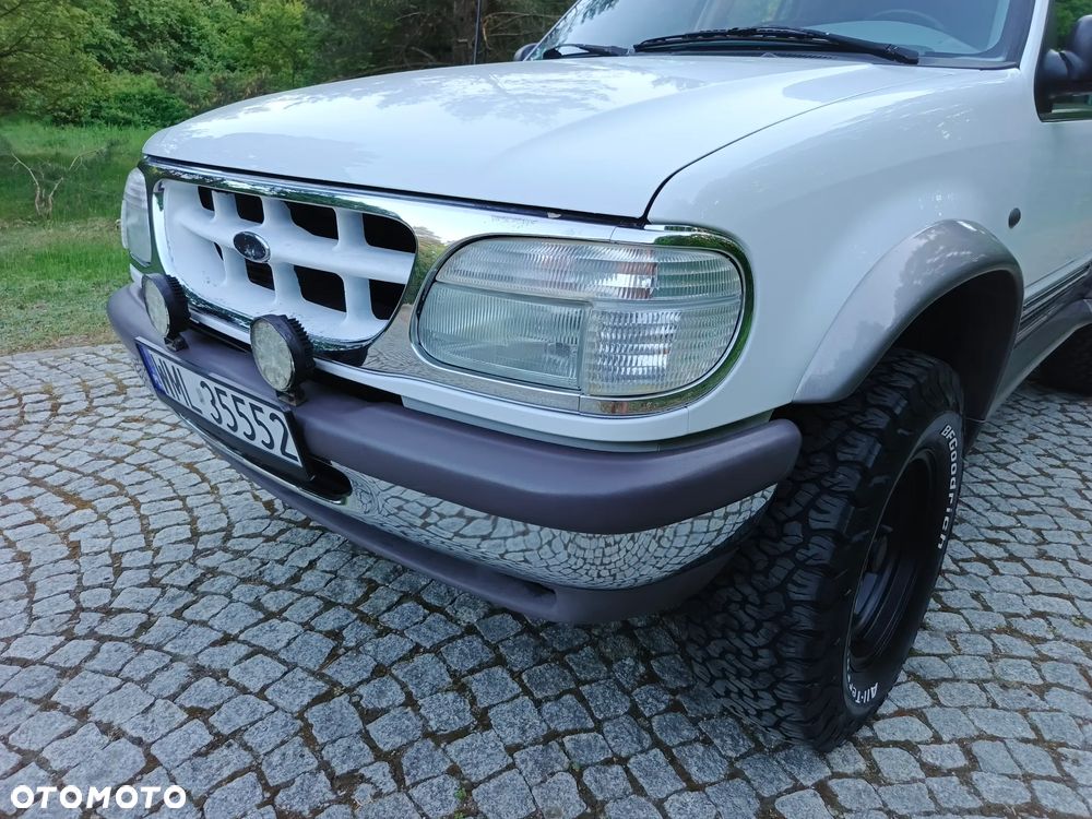 Ford Explorer - 32