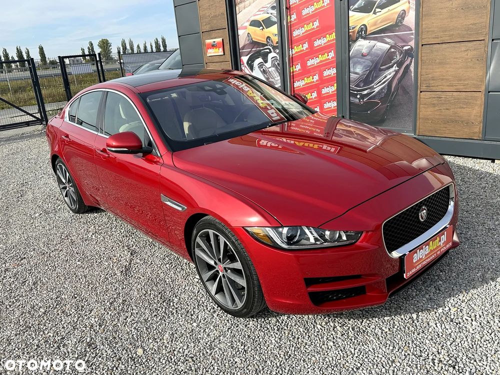Jaguar XE 25t Prestige - 1
