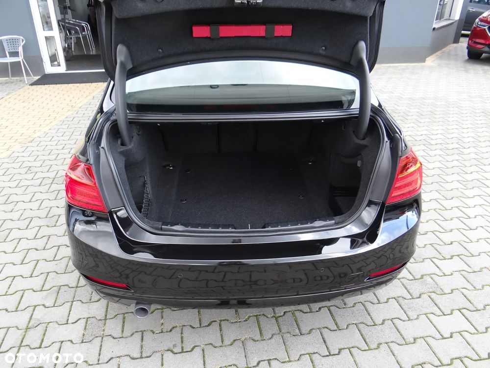 BMW Seria 3 316i Sport Line - 16