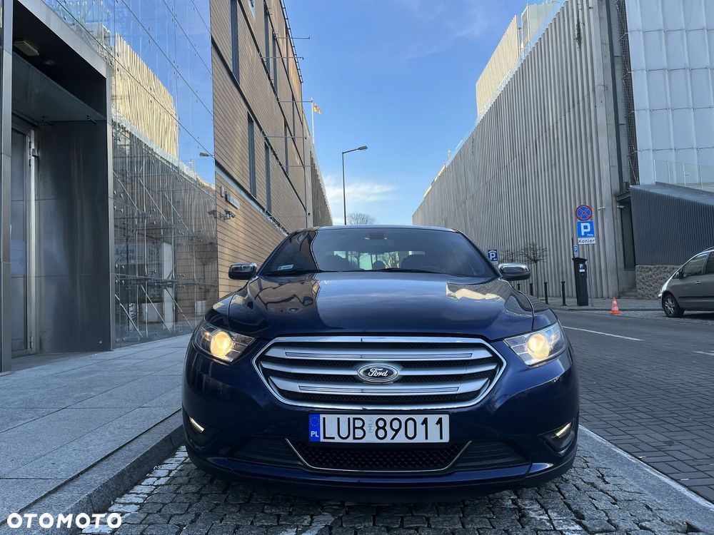 Ford Taurus - 8