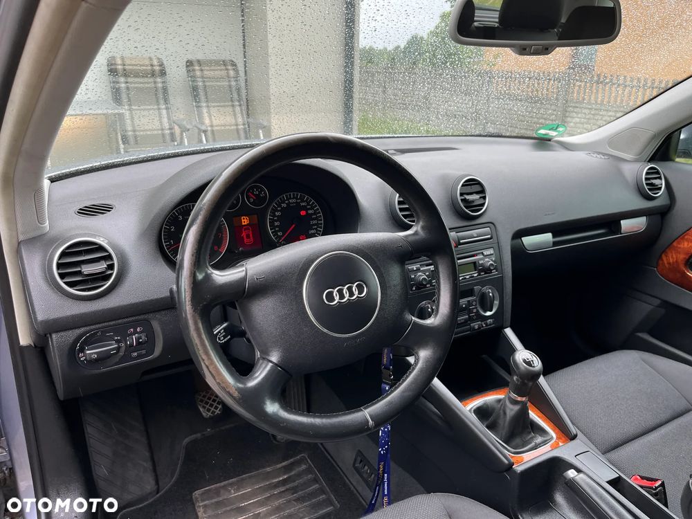 Audi A3 3-drzwiowe 1.6 Ambiente - 10