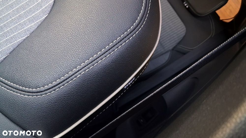 Renault Clio TCe 90 X-tronic INTENS - 29