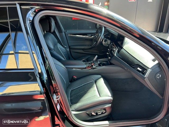 BMW 530 e Pack Desportivo M - 14