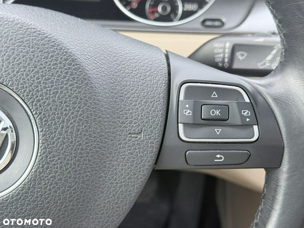 Volkswagen Passat - 16