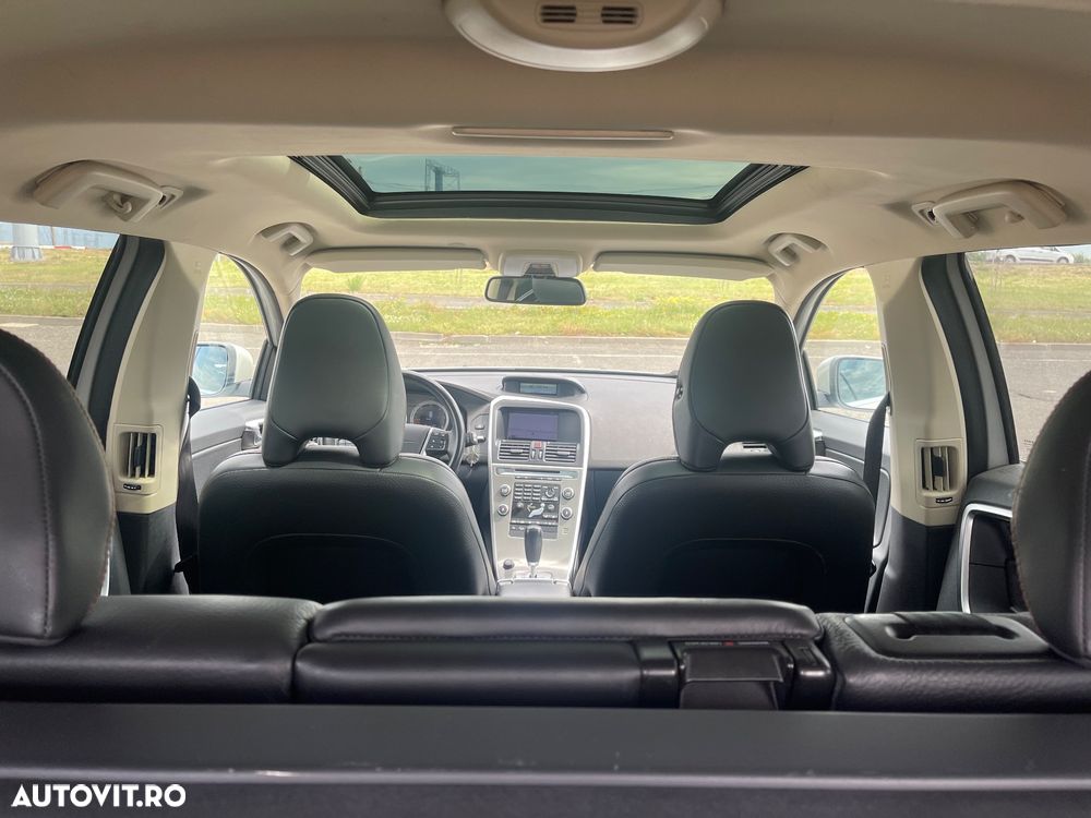 Volvo XC 60 2.4D AWD Momentum - 8