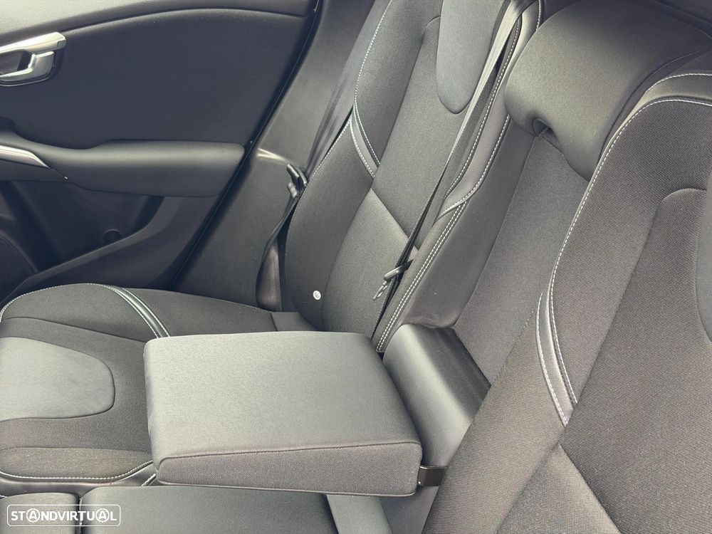 Volvo V40 1.6 D2 Momentum - 23
