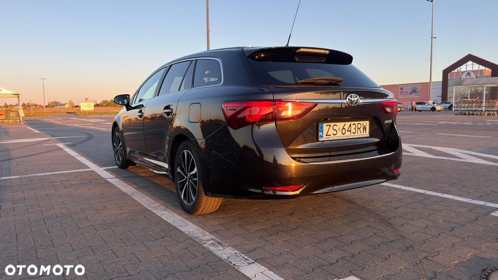 Toyota Avensis Touring Sports 1.8 Team Deutschland - 4