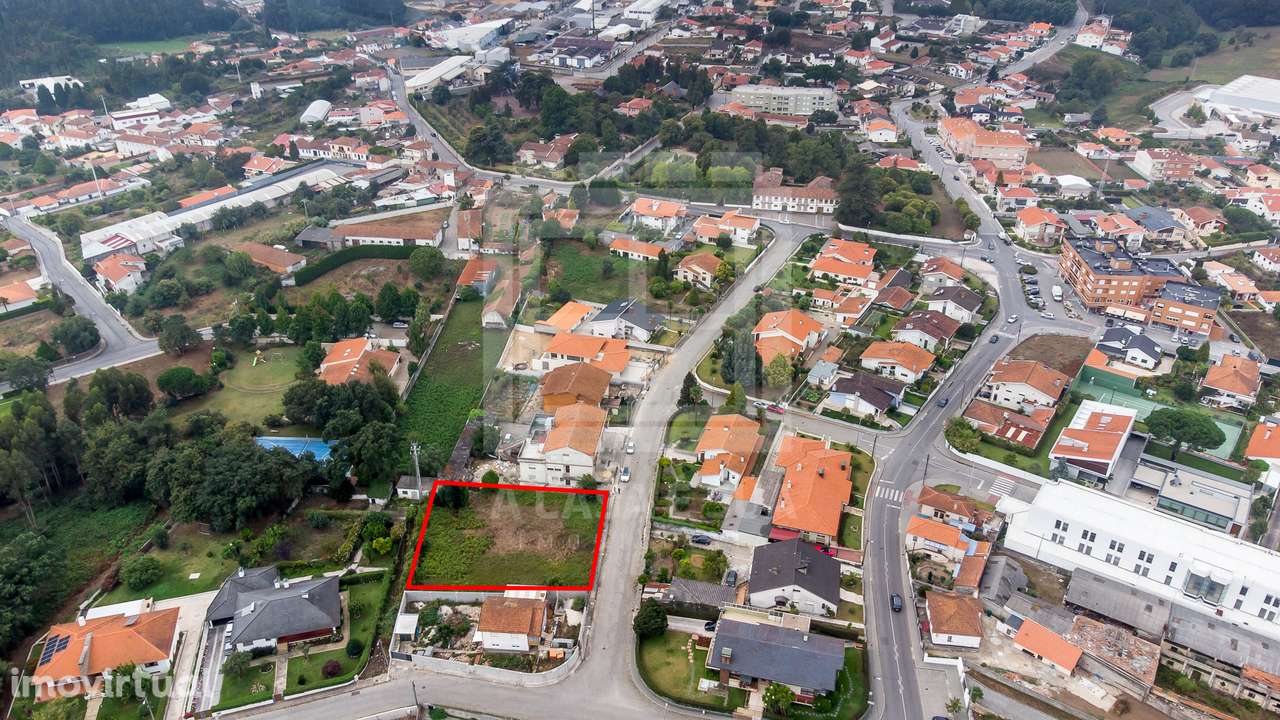 Terreno urbano com 1.296 m2 em Paços de Brandão - Grande imagem: 5/10