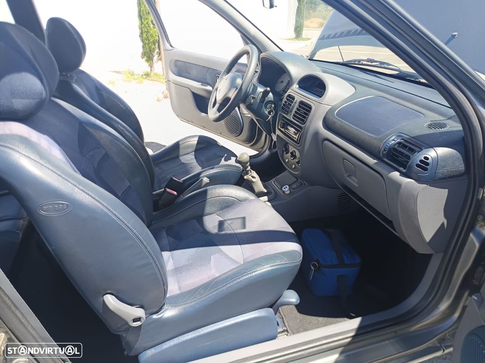 Renault Clio 1.4 16V Si - 27