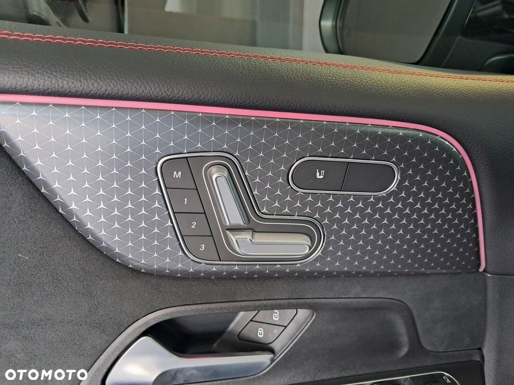Mercedes-Benz GLB - 40