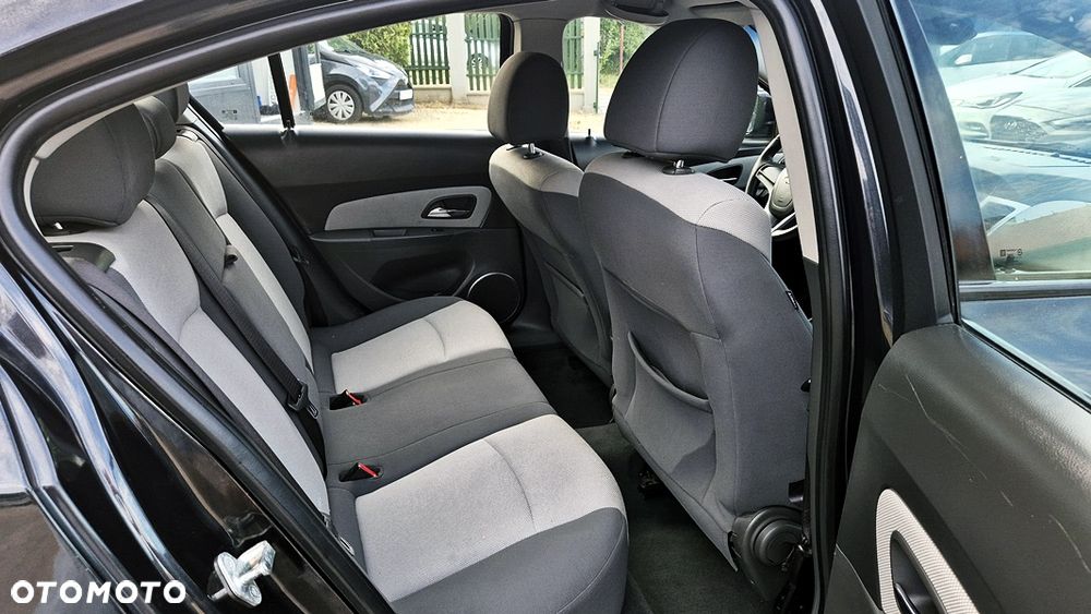 Chevrolet Cruze 1.6 LS - 33