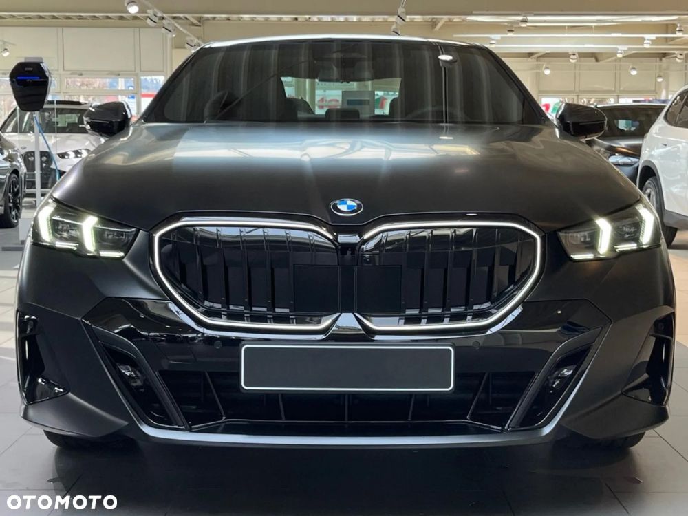 BMW Seria 5 540d xDrive mHEV M Sport - 3