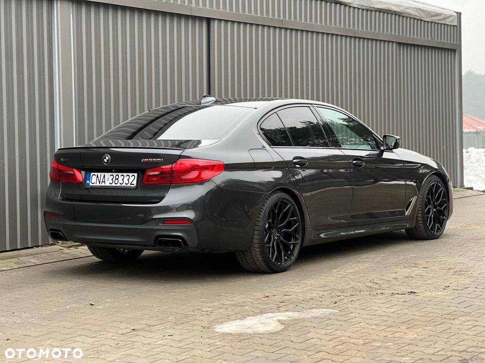 BMW Seria 5 M550i xDrive - 11