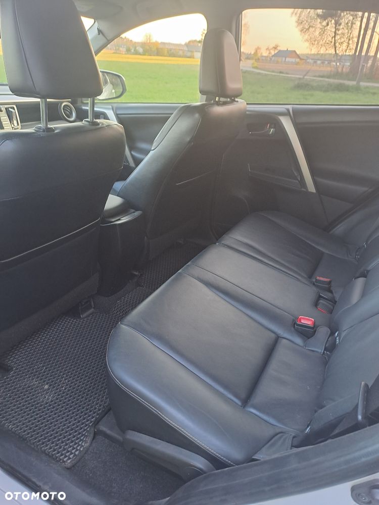 Toyota RAV4 - 8