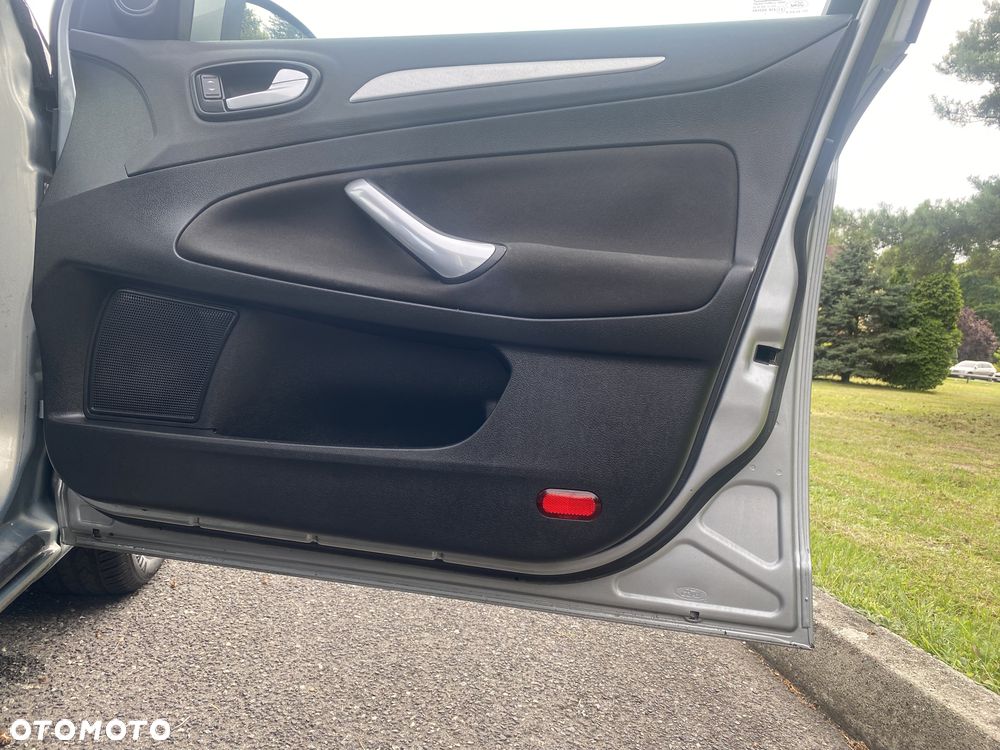 Ford Mondeo 2.0 Ambiente - 24