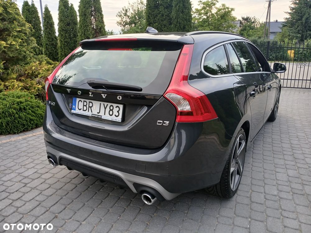 Volvo V60 D3 R-Design - 17