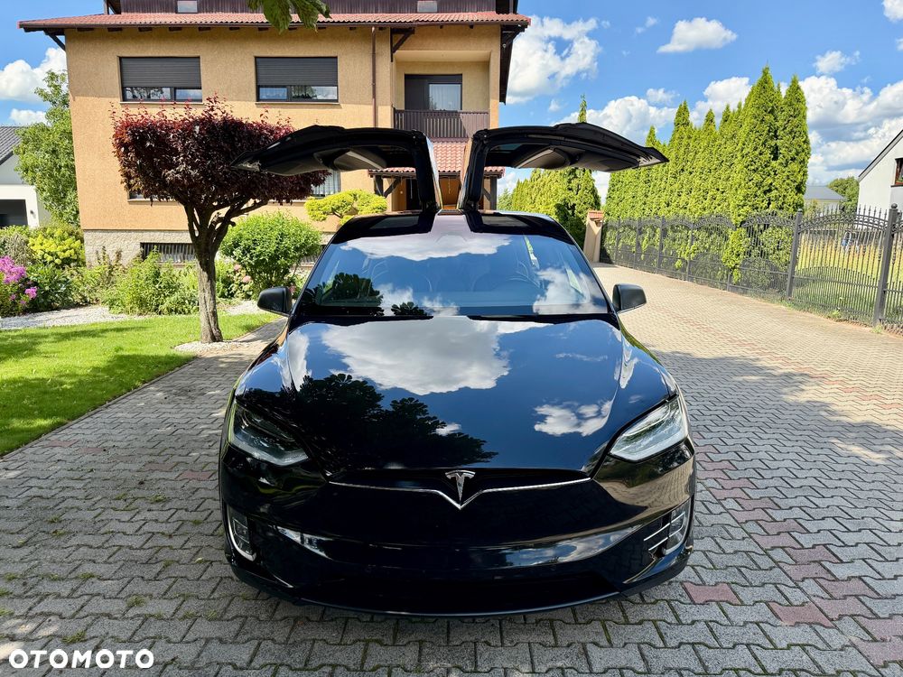 Tesla Model X - 8