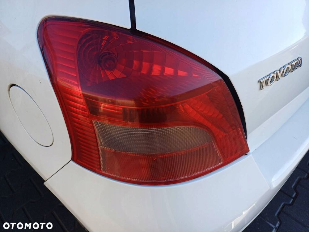 KOMPLETNY TYŁ KLAPA ZDERZAK LAMPA TYŁ TOYOTA YARIS II 068 HB 5D - 4