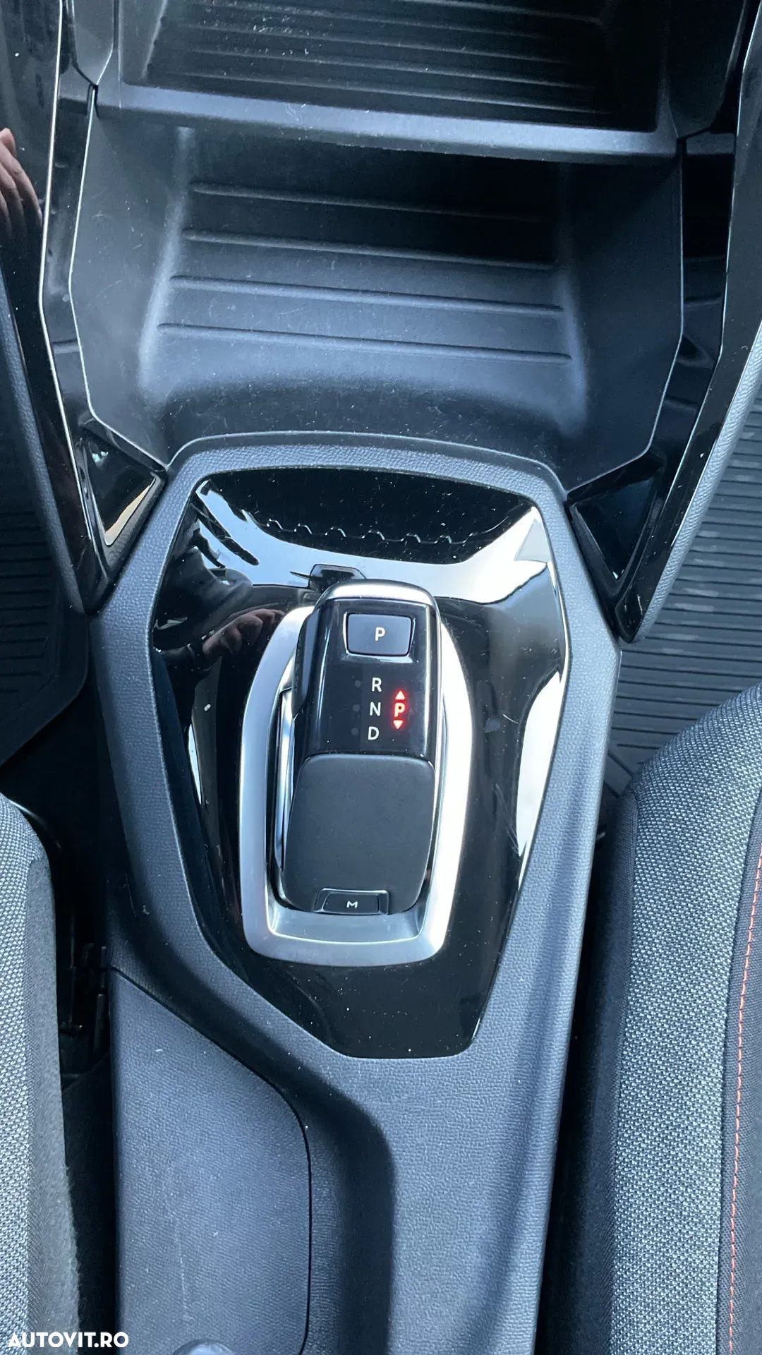Peugeot 208 1.2 L PureTech STT EAT8 Allure - 14