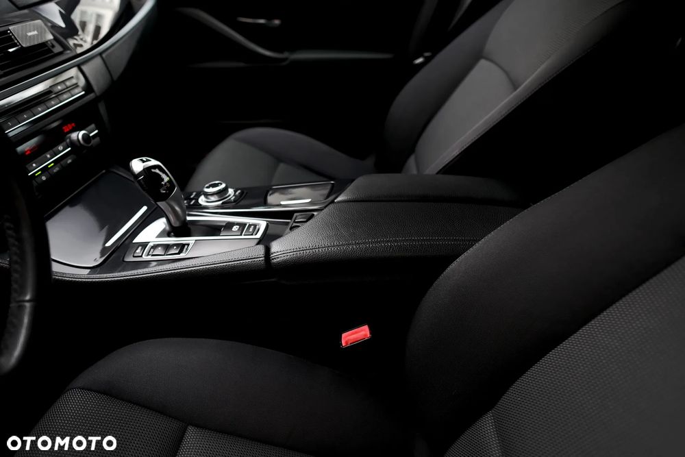 BMW Seria 5 520d - 25