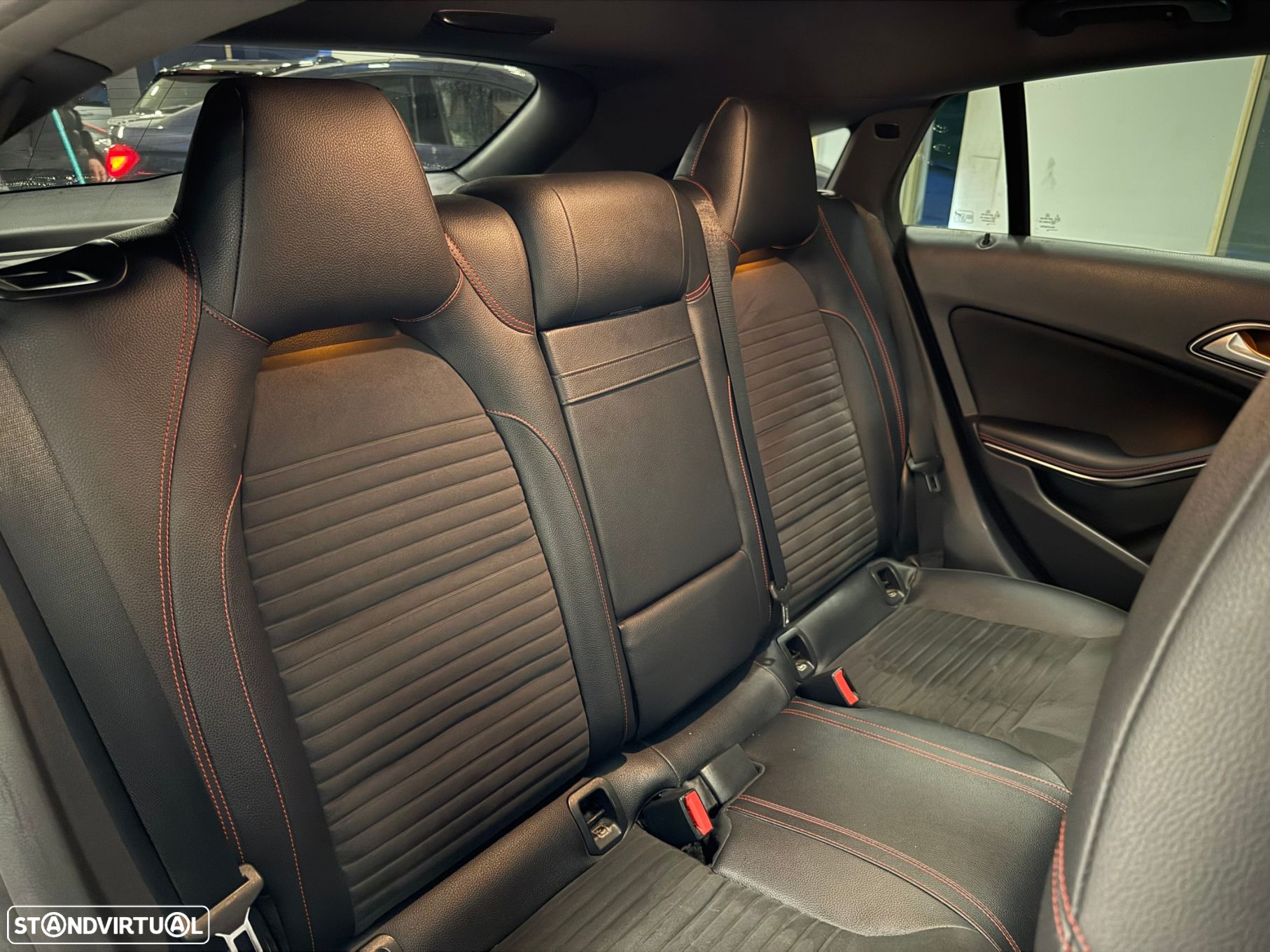 Mercedes-Benz CLA 220 Shooting Brake d 4Matic 7G-DCT AMG Line - 35
