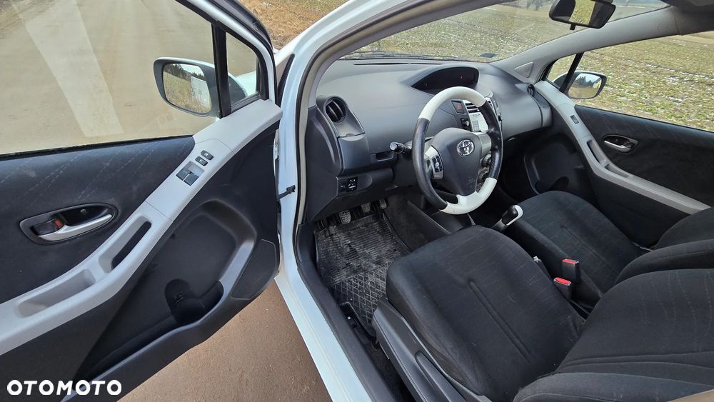 Toyota Yaris 1.4 D-4D Prestige - 11