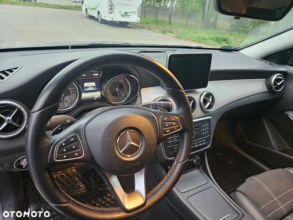 Mercedes-Benz CLA 200 7G-DCT Urban - 30