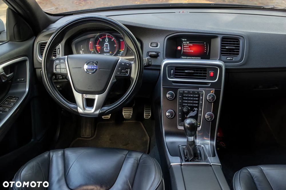 Volvo V60 D3 R-Design - 19