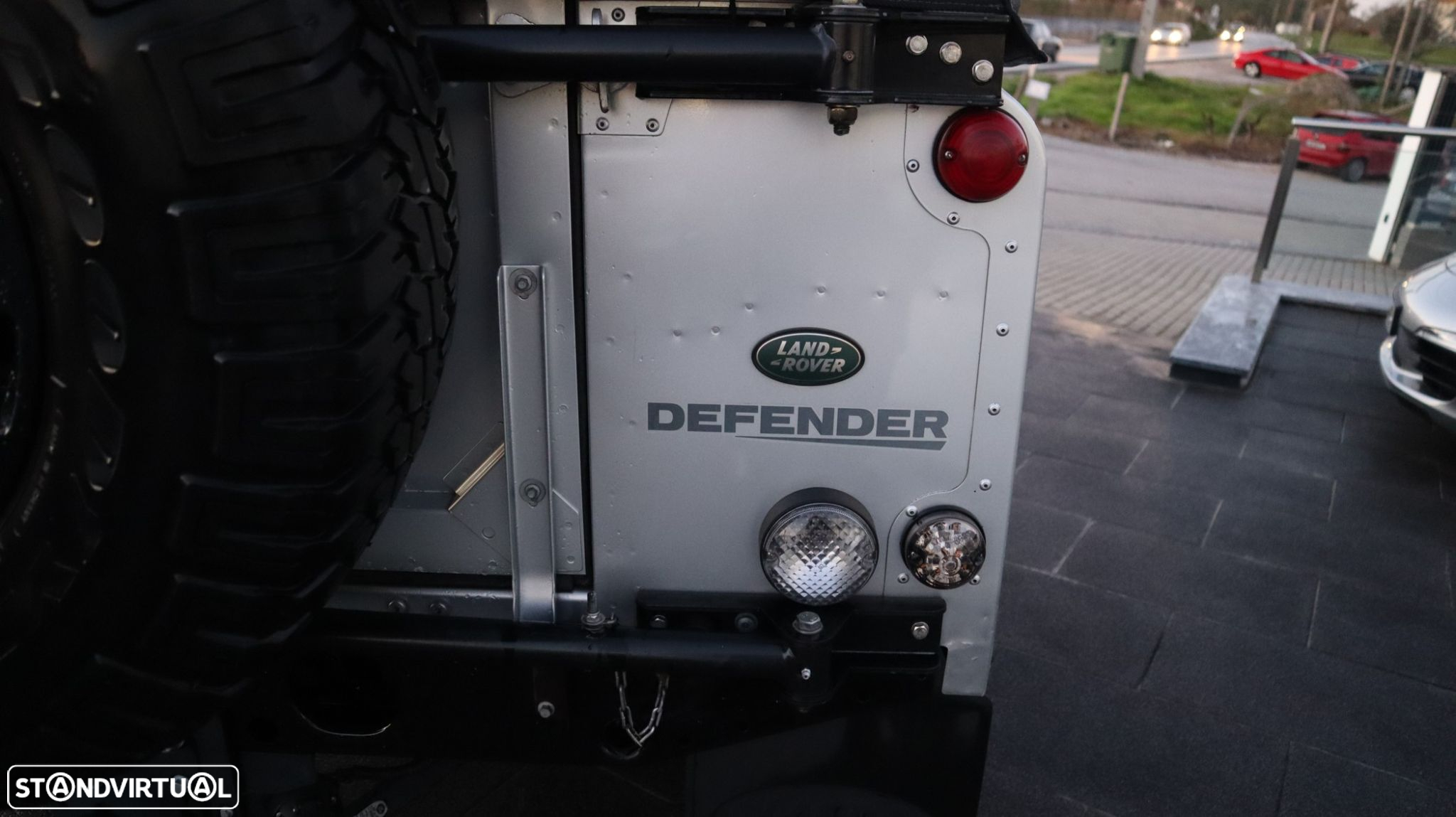 Land Rover Defender 110 CC 2.2 CRD E - 12