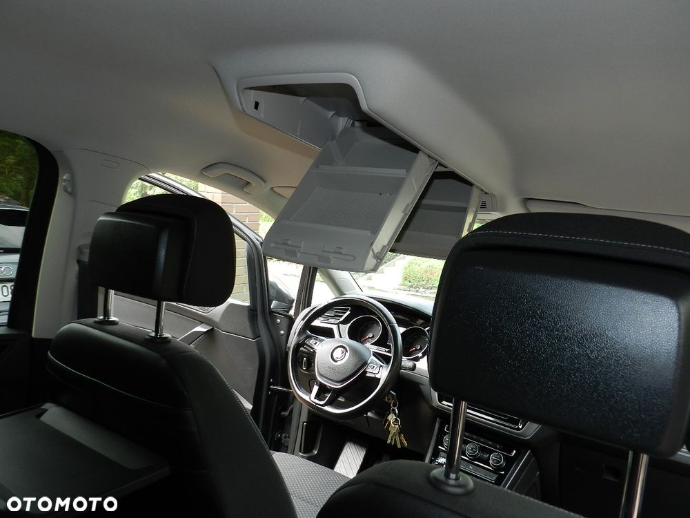 Volkswagen Touran - 23